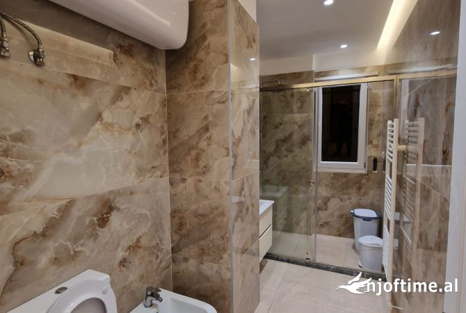 Shtepi me qera Apartament ne Tirane, 2+1, Mobilimi E mobiluar, Pagesa 1,200  Euro.