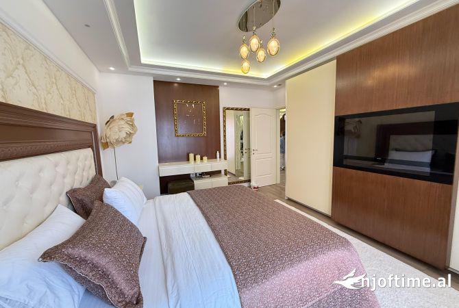 Shtepi ne shitje Apartament ne Tirane, 2+1, Mobilimi E mobiluar, Pagesa 250,000  Euro.