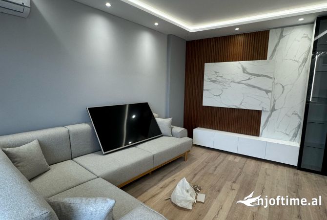 Shtepi me qera Apartament ne Tirane, 2+1, Mobilimi E mobiluar, Pagesa 900  Euro.