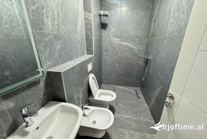 Shtepi me qera Apartament ne Tirane, 2+1, Mobilimi E mobiluar, Pagesa 650  Euro.