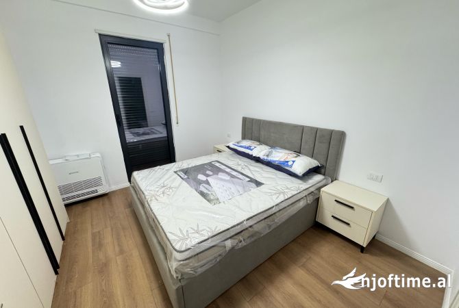 Shtepi me qera Apartament ne Tirane, 2+1, Mobilimi E mobiluar, Pagesa 650  Euro.