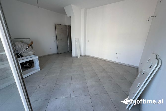 Shtepi me qera Apartament ne Tirane, 1+1, Mobilimi Pjeserisht e mobiluar, Pagesa 350  Euro.