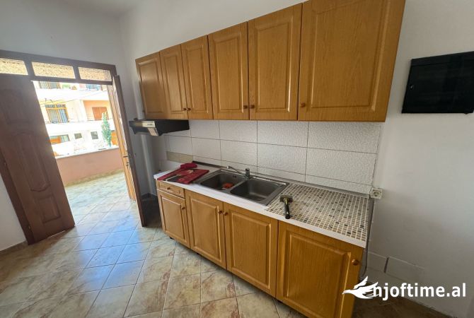 Shtepi me qera 1+1 ne Tirane - 26,000 Leke