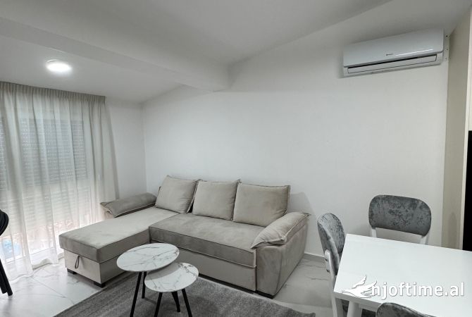 Shtepi me qera Apartament ne Tirane, 1+1, Mobilimi E mobiluar, Pagesa 450  Euro.