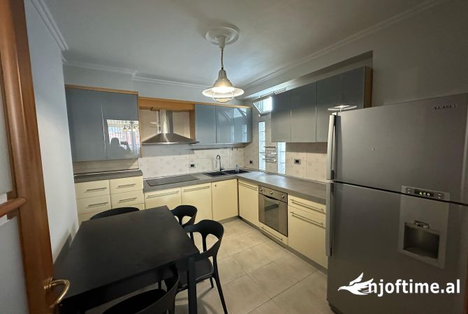 Shtepi ne shitje Apartament ne Tirane, 3+1, Mobilimi E mobiluar, Pagesa 330,000  Euro.