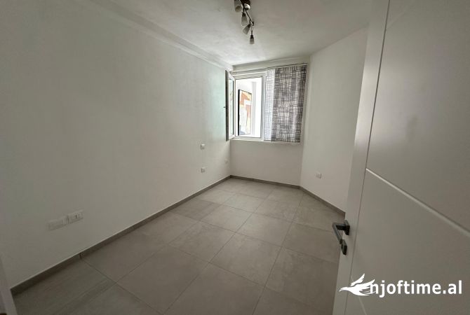 Ambient biznesi me qera 3+1 ne Tirane - 600 Euro