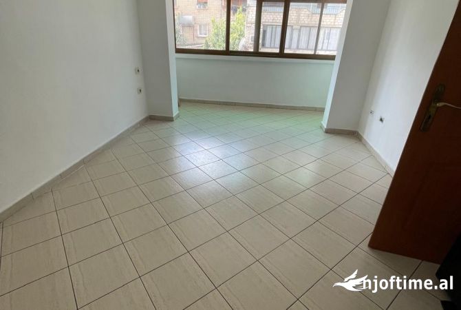 Shtepi ne shitje Apartament ne Tirane, 1+1, Mobilimi E mobiluar, Pagesa 95,000  Euro.