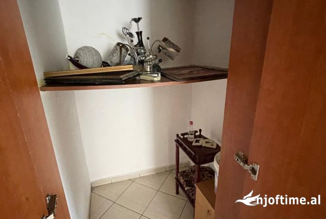 Shtepi ne shitje Apartament ne Tirane, 1+1, Mobilimi E mobiluar, Pagesa 95,000  Euro.