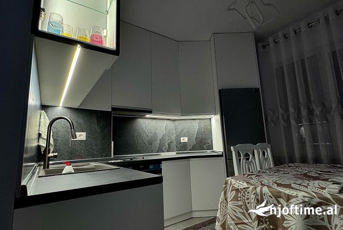 Shtepi me qera Apartament ne Tirane, 1+1, Mobilimi E mobiluar, Pagesa 650  Euro.