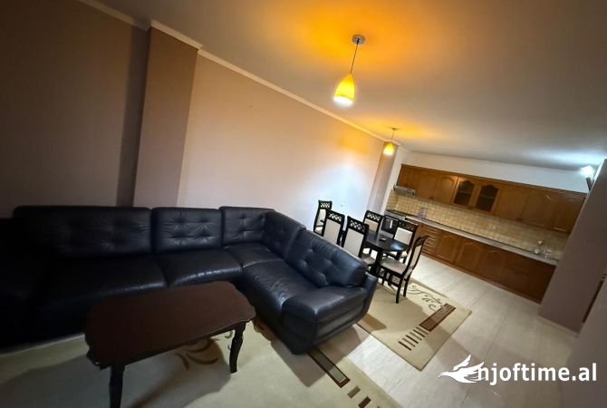 Shtepi me qera Apartament ne Tirane, 2+1, Mobilimi E mobiluar, Pagesa 50,000  Leke.