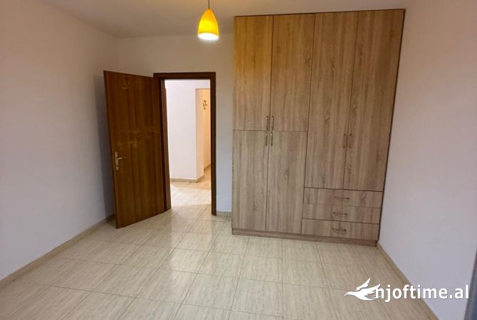 Shtepi me qera Apartament ne Tirane, 2+1, Mobilimi E mobiluar, Pagesa 50,000  Leke.