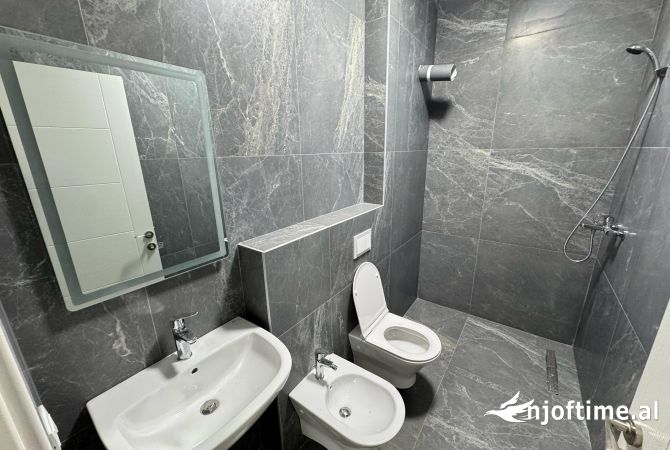 Shtepi me qera Apartament ne Tirane, 2+1, Mobilimi E mobiluar, Pagesa 650  Euro.
