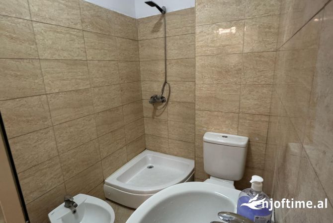 Shtepi ne shitje Apartament ne Tirane, 1+1, Mobilimi E mobiluar, Pagesa 95,000  Euro.