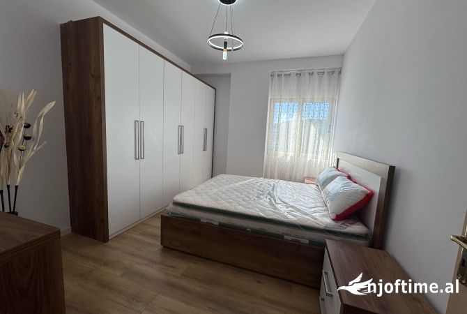 Shtepi ne shitje Apartament ne Tirane, 1+1, Mobilimi E mobiluar, Pagesa 95,000  Euro.