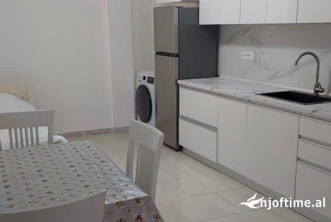 Shtepi me qera Duplex(shtepi me 2 kate) ne Tirane, 2+1, Mobilimi E mobiluar, Pagesa 65,000  Leke.
