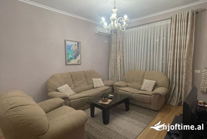 Shtepi me qera 2+1 ne Tirane - 450 Euro