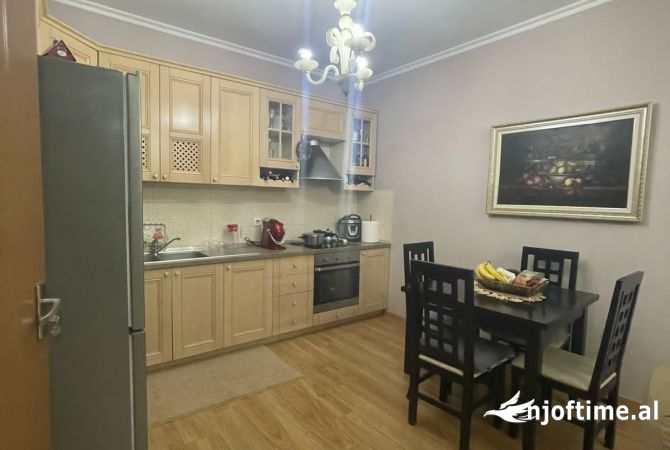 Shtepi me qera Apartament ne Tirane, 2+1, Mobilimi E mobiluar, Pagesa 450  Euro.