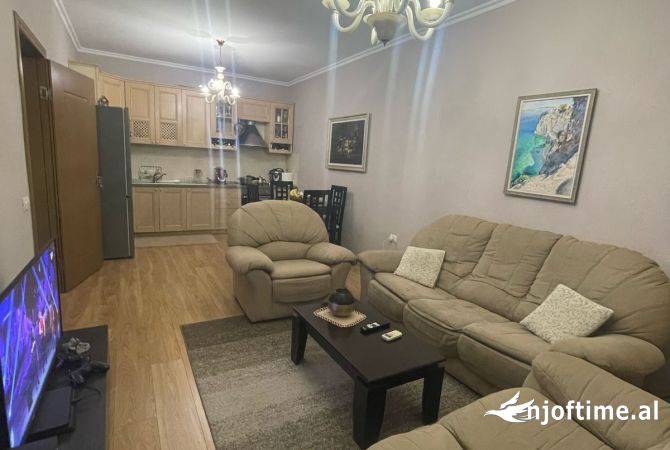 Shtepi me qera Apartament ne Tirane, 2+1, Mobilimi E mobiluar, Pagesa 450  Euro.