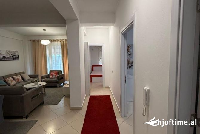 Shtepi me qera Apartament ne Tirane, 2+1, Mobilimi E mobiluar, Pagesa 550  Euro.