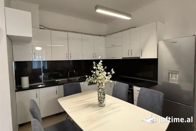 Shtepi me qera Apartament ne Tirane, 2+1, Mobilimi E mobiluar, Pagesa 550  Euro.