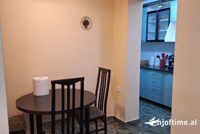 Shtepi me qera Apartament ne Tirane, 2+1, Mobilimi E mobiluar, Pagesa 550  Euro.
