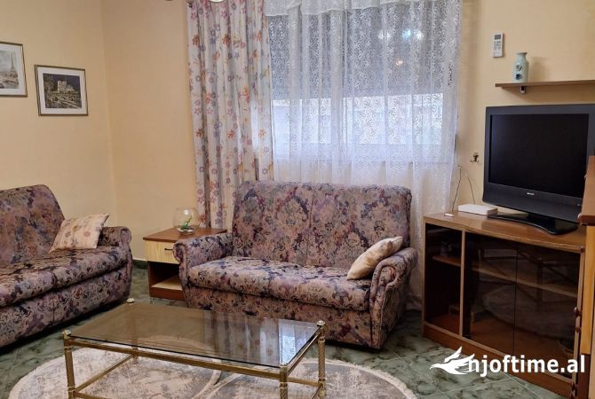 Shtepi me qera Apartament ne Tirane, 2+1, Mobilimi E mobiluar, Pagesa 550  Euro.