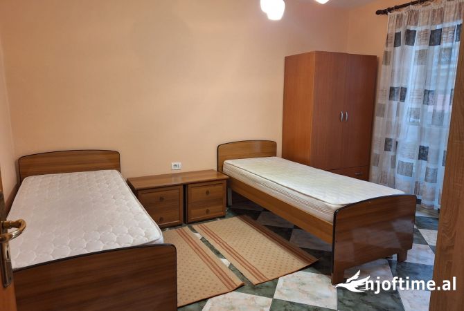 Shtepi me qera Apartament ne Tirane, 2+1, Mobilimi E mobiluar, Pagesa 550  Euro.