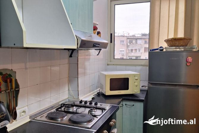 Shtepi me qera Apartament ne Tirane, 2+1, Mobilimi E mobiluar, Pagesa 550  Euro.