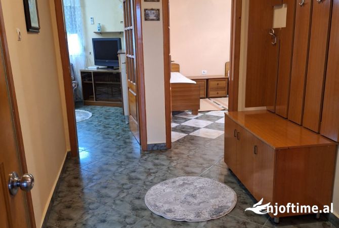 Shtepi me qera Apartament ne Tirane, 2+1, Mobilimi E mobiluar, Pagesa 550  Euro.