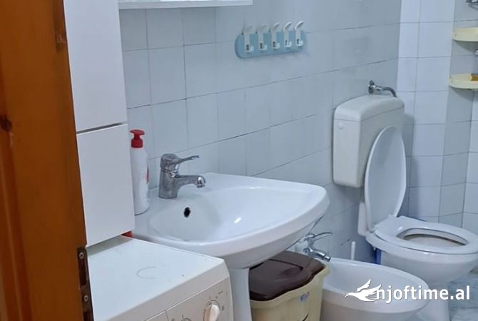 Shtepi me qera Apartament ne Tirane, 2+1, Mobilimi E mobiluar, Pagesa 550  Euro.