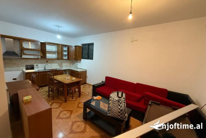 Shtepi me qera 2+1 ne Tirane - 35,000 Leke