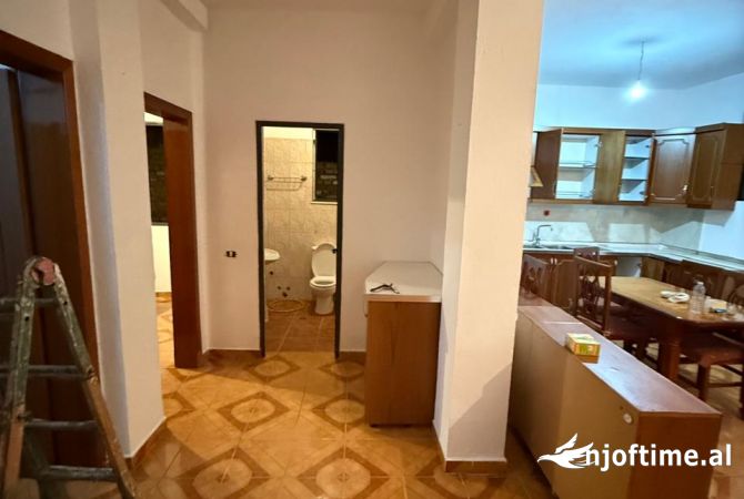 Shtepi me qera 2+1 ne Tirane - 35,000 Leke