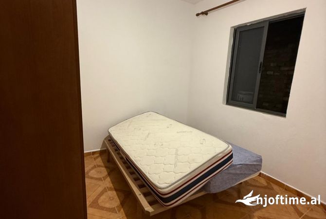 Shtepi me qera Shtepi Private ne Tirane, 2+1, Mobilimi E mobiluar, Pagesa 35,000  Leke.