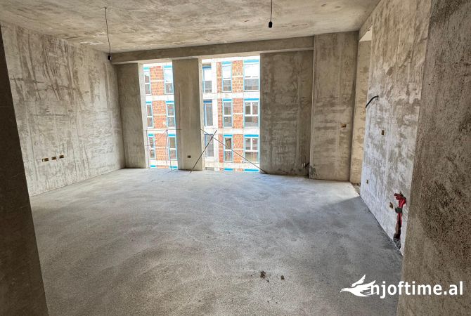 Shtepi ne shitje Apartament ne Tirane, 2+1, Mobilimi Bosh, pa mobiluar, Pagesa 188,000  Euro.