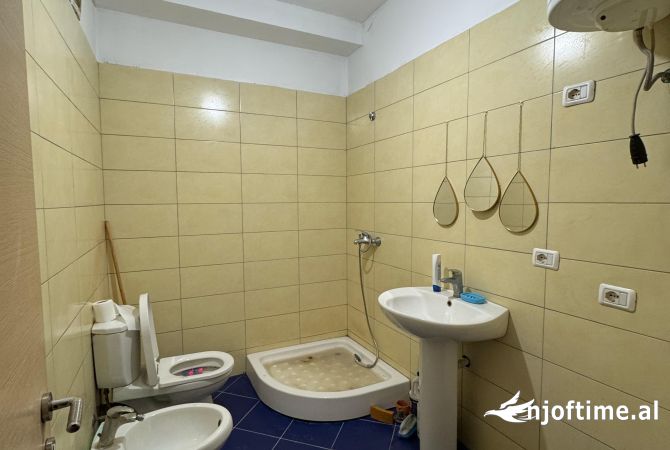 Shtepi me qera Apartament ne Tirane, 2+1, Mobilimi E mobiluar, Pagesa 400  Euro.
