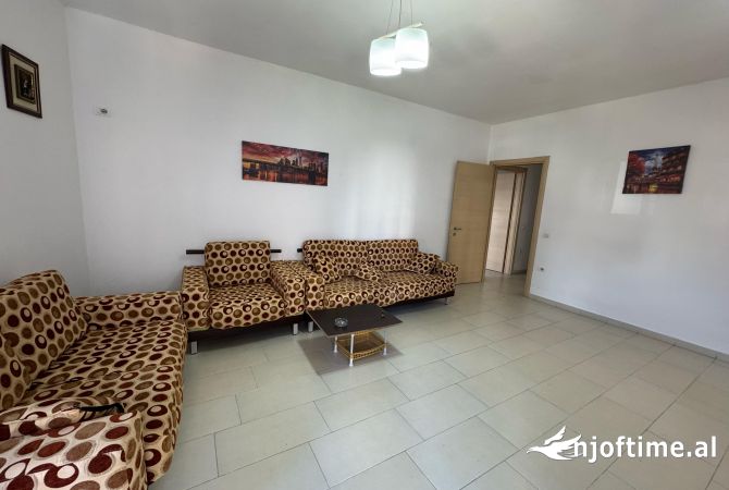 Shtepi me qera Apartament ne Tirane, 2+1, Mobilimi E mobiluar, Pagesa 400  Euro.
