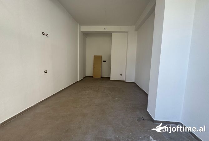 Ambient biznesi me qera 3+1 ne Tirane - 30,000 Leke