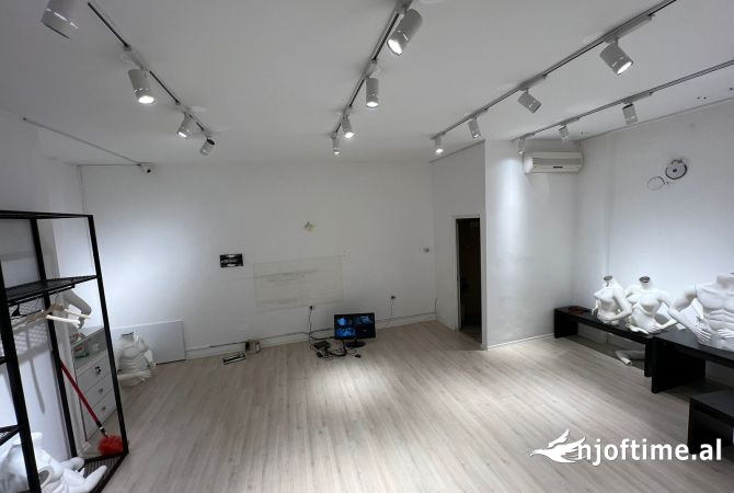 Ambient biznesi me qera 3+1 ne Tirane - 600 Euro