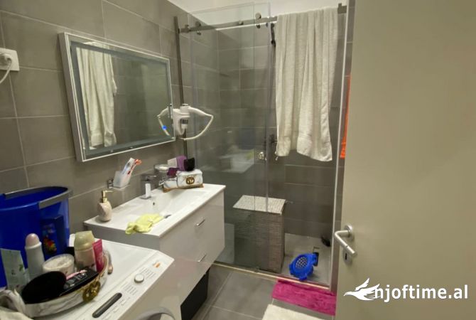 Shtepi me qera Apartament ne Tirane, 2+1, Mobilimi E mobiluar, Pagesa 500  Euro.