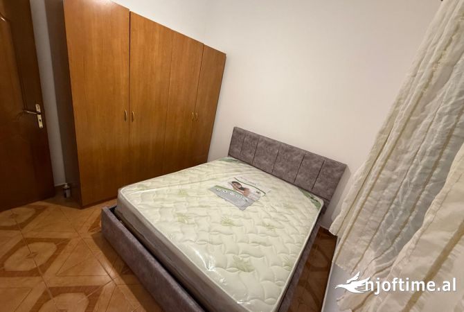 Shtepi me qera Shtepi Private ne Tirane, 2+1, Mobilimi E mobiluar, Pagesa 35,000  Leke.