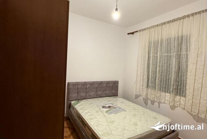 Shtepi me qera Shtepi Private ne Tirane, 2+1, Mobilimi E mobiluar, Pagesa 35,000  Leke.