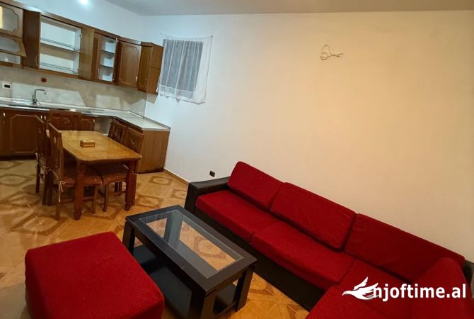 Shtepi me qera Shtepi Private ne Tirane, 2+1, Mobilimi E mobiluar, Pagesa 35,000  Leke.