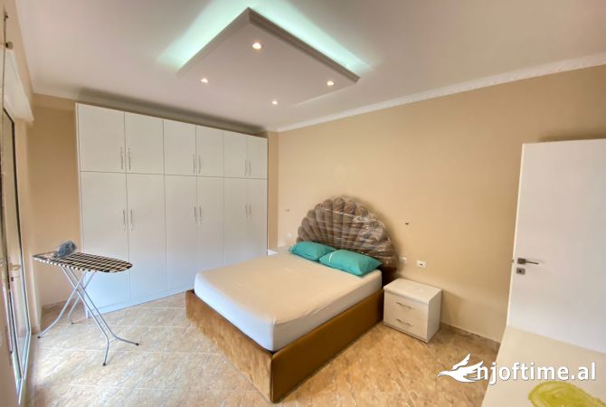 Shtepi me qera Apartament ne Tirane, 2+1, Mobilimi E mobiluar, Pagesa 800  Euro.