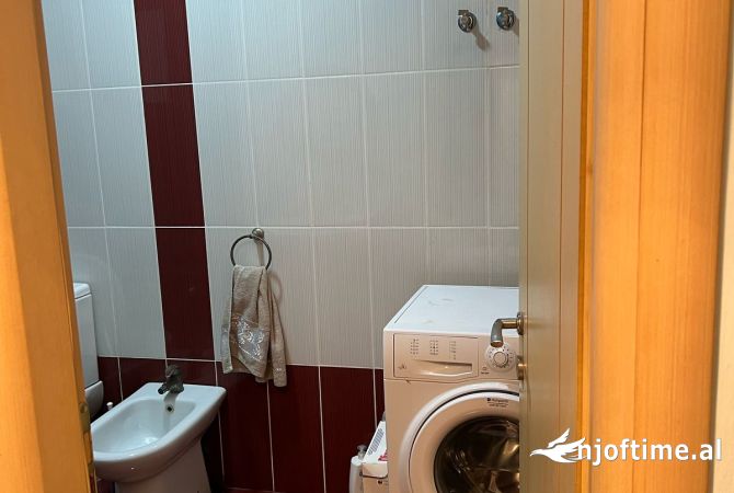 Appartamento in affitto a Tirana 2+1, Arredato