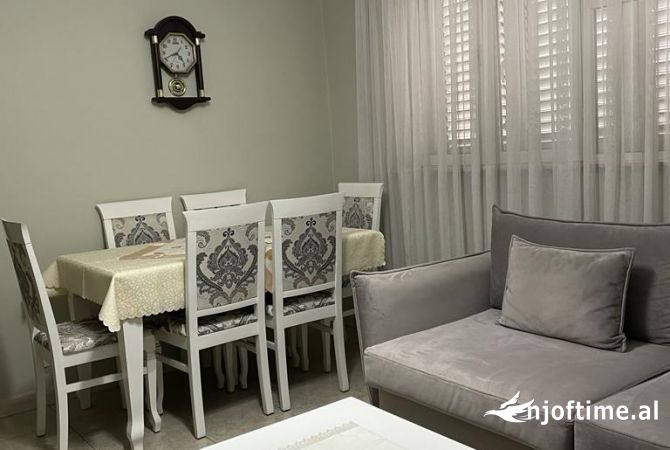 Shtepi me qera Apartament ne Tirane, 2+1, Mobilimi E mobiluar, Pagesa 500  Euro.