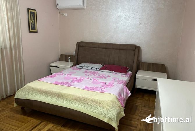 Shtepi me qera Apartament ne Tirane, 2+1, Mobilimi E mobiluar, Pagesa 500  Euro.