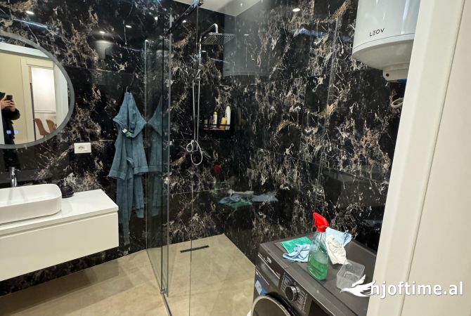 Shtepi ne shitje Apartament ne Tirane, 2+1, Mobilimi Pjeserisht e mobiluar, Pagesa 240,000  Euro.