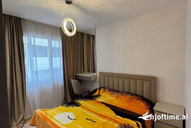 Shtepi ne shitje Apartament ne Tirane, 1+1, Mobilimi E mobiluar, Pagesa 125,000  Euro.