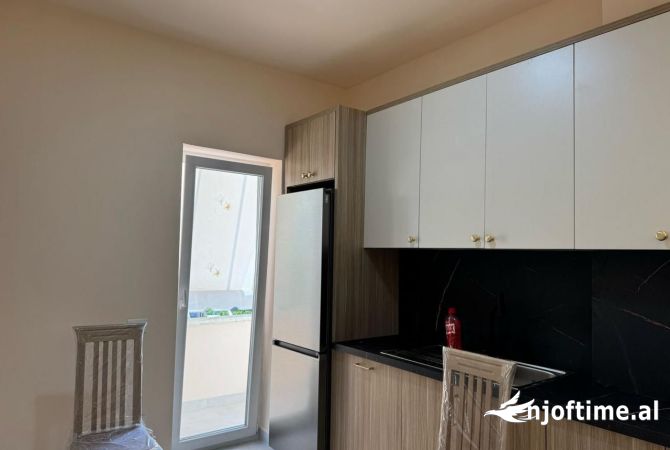Shtepi me qera Apartament ne Tirane, 1+1, Mobilimi E mobiluar, Pagesa 60,000  Leke.