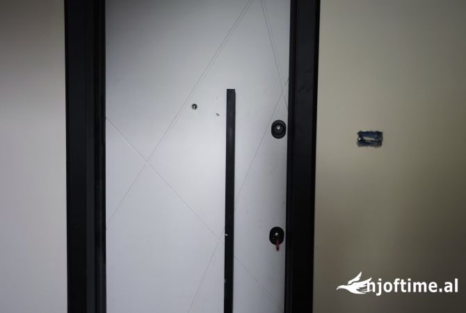 Shtepi ne shitje Apartament ne Tirane, 1+1, Mobilimi Bosh, pa mobiluar, Pagesa 82,621  Euro.